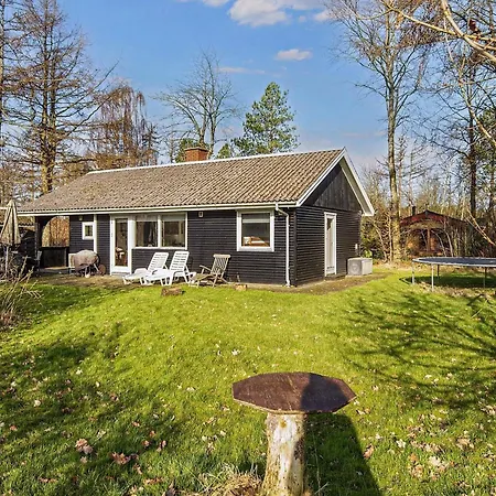 5 Person In Ansager-by Traum *